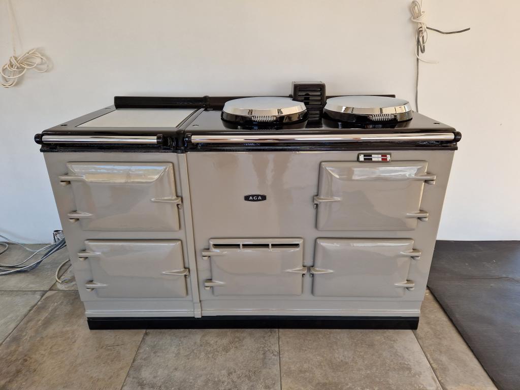 <p>Customers Own Aga fully refubished, enamelled in Mocha and converted to Electric</p>