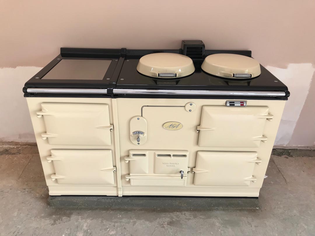 <p>4 Oven Aga Classic installed near Reading</p><p>Cream, Electric