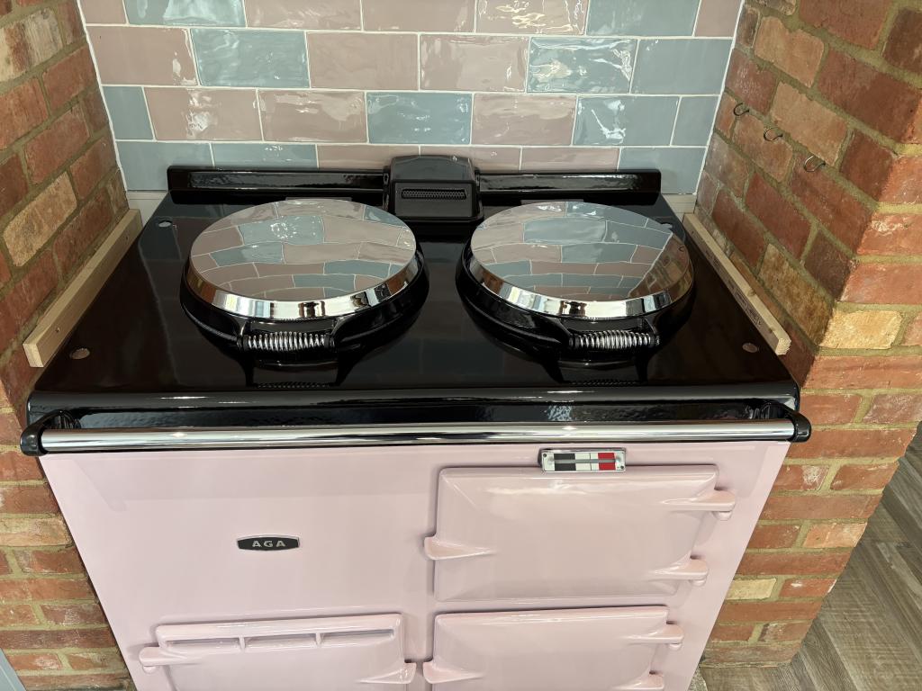 <p>2 Oven Aga in Rose Pink running on Electric using the Electrickit Advanced system.</p><p>Installed near Wimborne