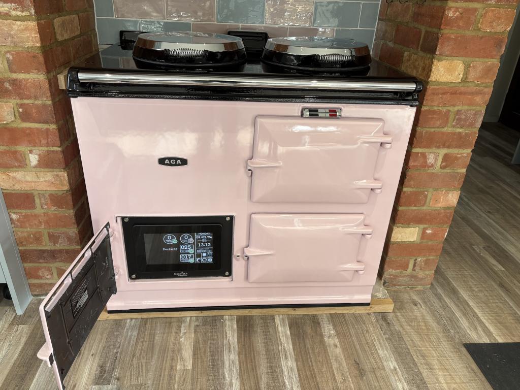 <p>2 Oven Aga in Rose Pink running on Electric using the Electrickit Advanced system.</p><p>Installed near Wimborne