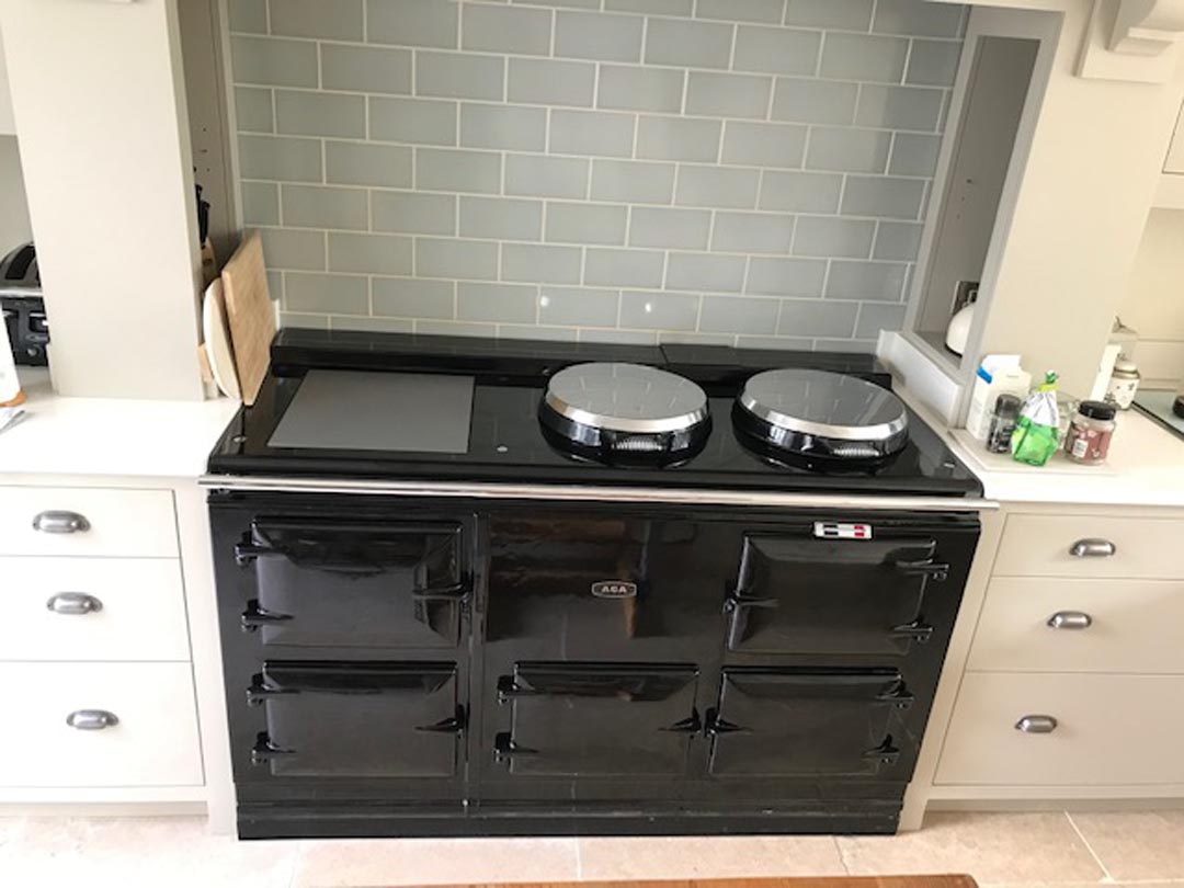 <p>4 Oven Pre 74 Aga in Black running on Electric.</p><p>Installed near Salisbury