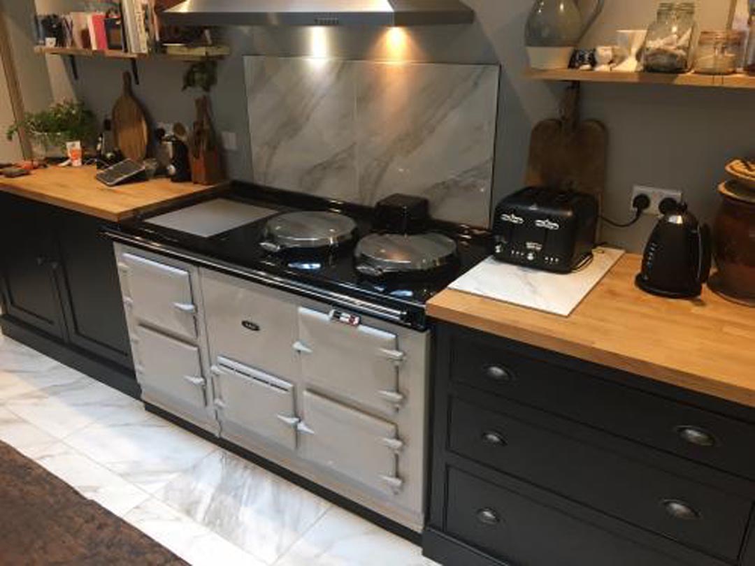 4 Oven Post 74 Re-Enamelled in Light Grey Running on Electric

Installed near Dorchester 